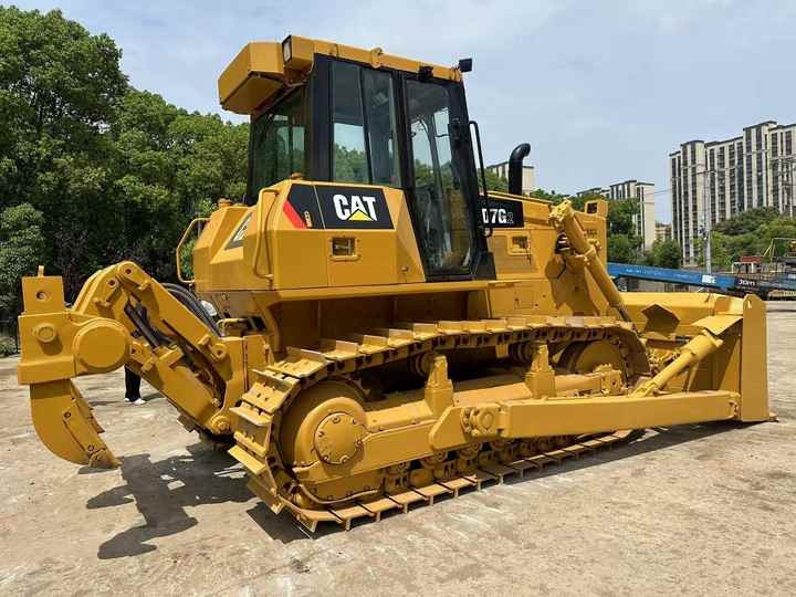 CAT D7G Bulldozer/Used CAT D7G D7H D8R Bulldozer with Ripper,construction Equipment Bulldozer - Buldózer: 2 kép. CAT D7G Bulldozer/Used CAT D7G D7H D8R Bulldozer with Ripper,construction Equipment Bulldozer - Buldózer: 2 kép.