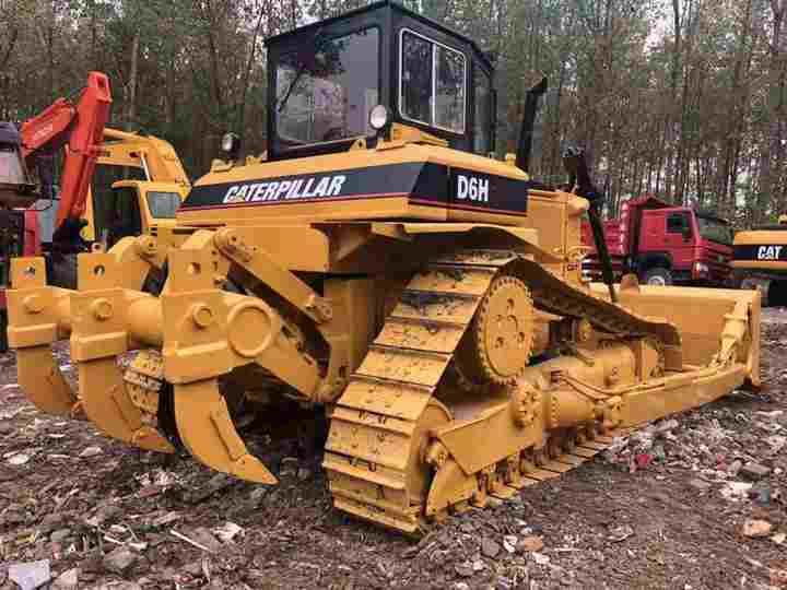 CAT High Quality Used Machinery , Original D6h Cat Bulldozer , Winch Attached Cat Bulldozer - Buldózer: 4 kép. CAT High Quality Used Machinery , Original D6h Cat Bulldozer , Winch Attached Cat Bulldozer - Buldózer: 4 kép.