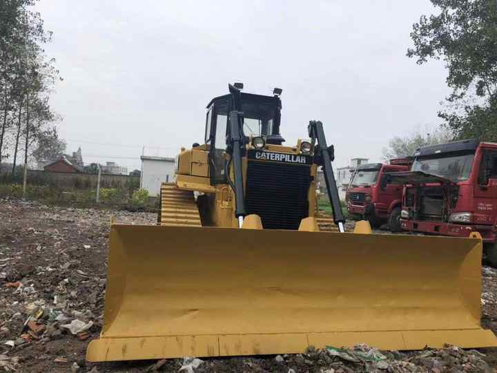 CAT High Quality Used Machinery , Original D6h Cat Bulldozer , Winch Attached Cat Bulldozer - Buldózer: 3 kép. CAT High Quality Used Machinery , Original D6h Cat Bulldozer , Winch Attached Cat Bulldozer - Buldózer: 3 kép.