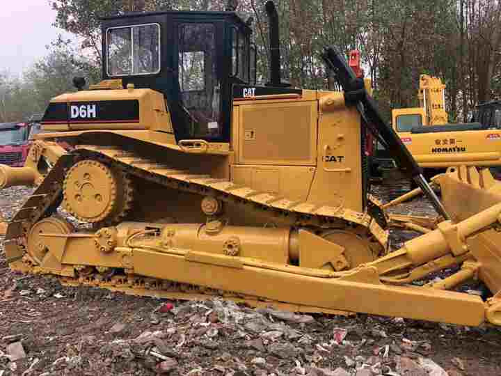CAT High Quality Used Machinery , Original D6h Cat Bulldozer , Winch Attached Cat Bulldozer - Buldózer: 2 kép. CAT High Quality Used Machinery , Original D6h Cat Bulldozer , Winch Attached Cat Bulldozer - Buldózer: 2 kép.