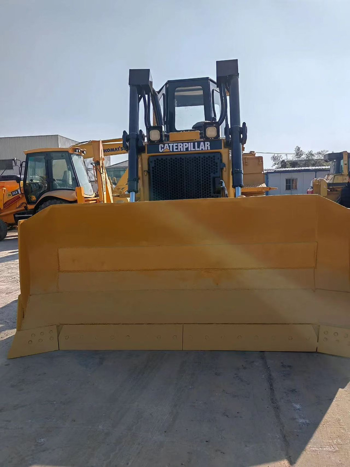 CAT Used Bulldozer D6R High Quality - Buldózer: 1 kép. CAT Used Bulldozer D6R High Quality - Buldózer: 1 kép.