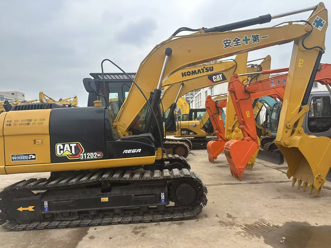 CATERPILLAR 312D2 - Lánctalpas kotró: 4 kép. CATERPILLAR 312D2 - Lánctalpas kotró: 4 kép.
