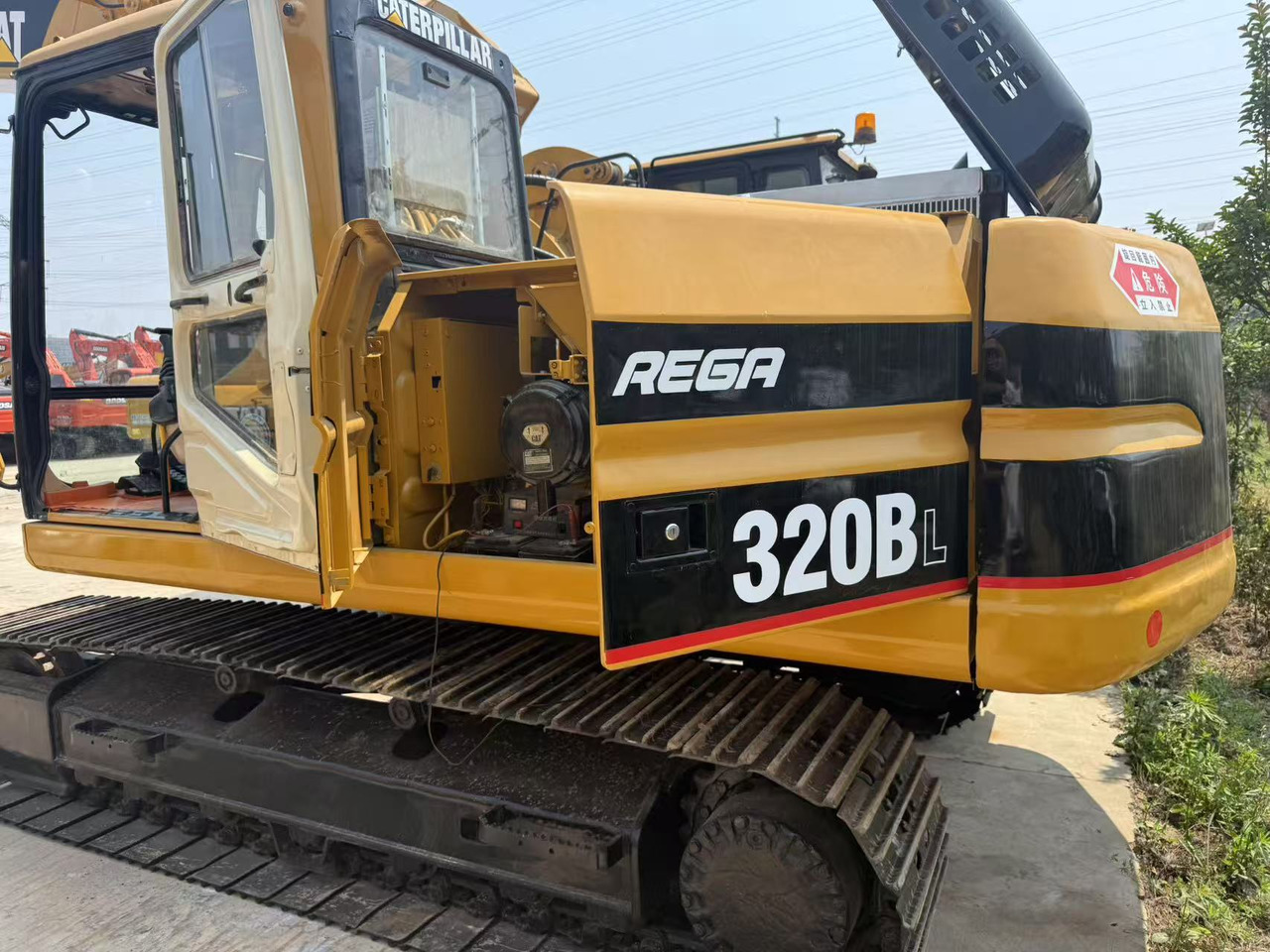 CATERPILLAR 320B - Lánctalpas kotró: 1 kép. CATERPILLAR 320B - Lánctalpas kotró: 1 kép.