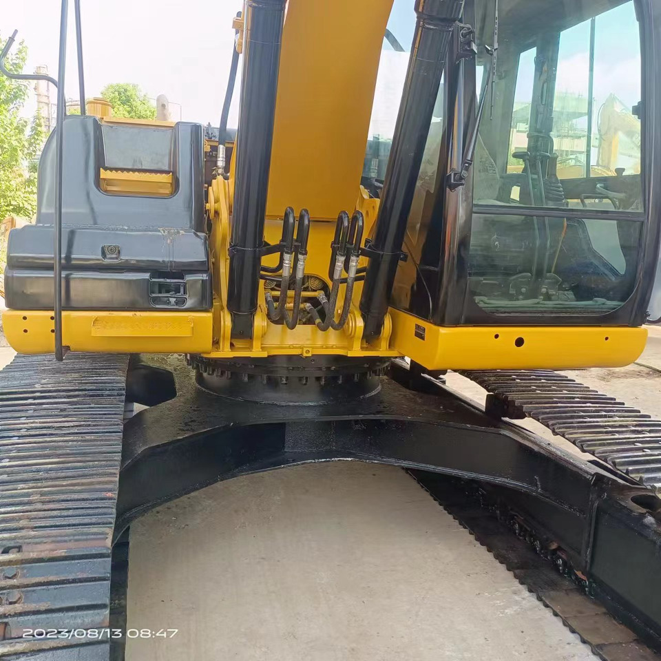 CATERPILLAR 320D - Lánctalpas kotró: 2 kép. CATERPILLAR 320D - Lánctalpas kotró: 2 kép.
