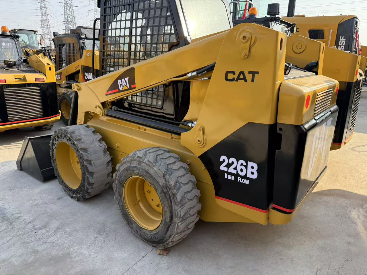 CATERPILLAR Used Mini Small CAT226B Skid Steer Loader in Stock with Best Review for Sale - Mini homlokrakodó: 1 kép. CATERPILLAR Used Mini Small CAT226B Skid Steer Loader in Stock with Best Review for Sale - Mini homlokrakodó: 1 kép.