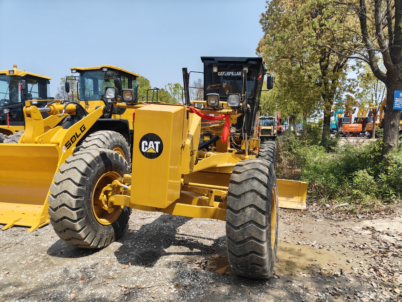 CATERPILLAR high quality hotsale GRADER CAT140H - Gréder: 3 kép. CATERPILLAR high quality hotsale GRADER CAT140H - Gréder: 3 kép.
