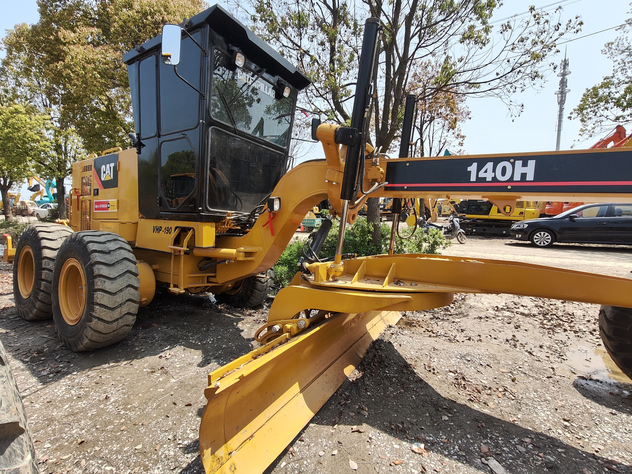 CATERPILLAR high quality hotsale GRADER CAT140H - Gréder: 2 kép. CATERPILLAR high quality hotsale GRADER CAT140H - Gréder: 2 kép.