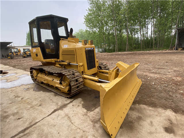 Caterpillar Used D5 Bulldozer , CAT D5g D5h D5k with Ripper , CAT D4h D5h D6h D7h - Buldózer: 2 kép. Caterpillar Used D5 Bulldozer , CAT D5g D5h D5k with Ripper , CAT D4h D5h D6h D7h - Buldózer: 2 kép.
