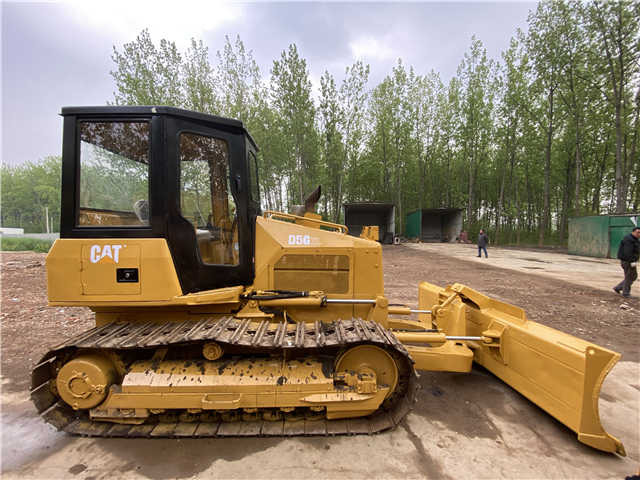 Caterpillar Used D5 Bulldozer , CAT D5g D5h D5k with Ripper , CAT D4h D5h D6h D7h - Buldózer: 3 kép. Caterpillar Used D5 Bulldozer , CAT D5g D5h D5k with Ripper , CAT D4h D5h D6h D7h - Buldózer: 3 kép.