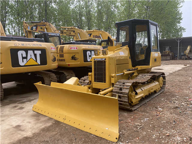 Caterpillar Used D5 Bulldozer , CAT D5g D5h D5k with Ripper , CAT D4h D5h D6h D7h - Buldózer: 5 kép. Caterpillar Used D5 Bulldozer , CAT D5g D5h D5k with Ripper , CAT D4h D5h D6h D7h - Buldózer: 5 kép.