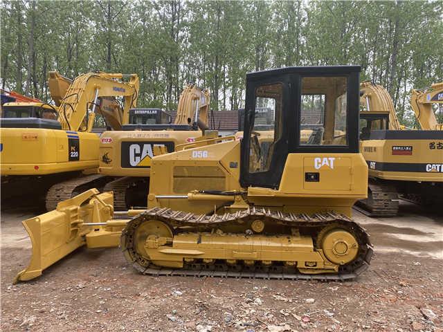 Caterpillar Used D5 Bulldozer , CAT D5g D5h D5k with Ripper , CAT D4h D5h D6h D7h - Buldózer: 4 kép. Caterpillar Used D5 Bulldozer , CAT D5g D5h D5k with Ripper , CAT D4h D5h D6h D7h - Buldózer: 4 kép.