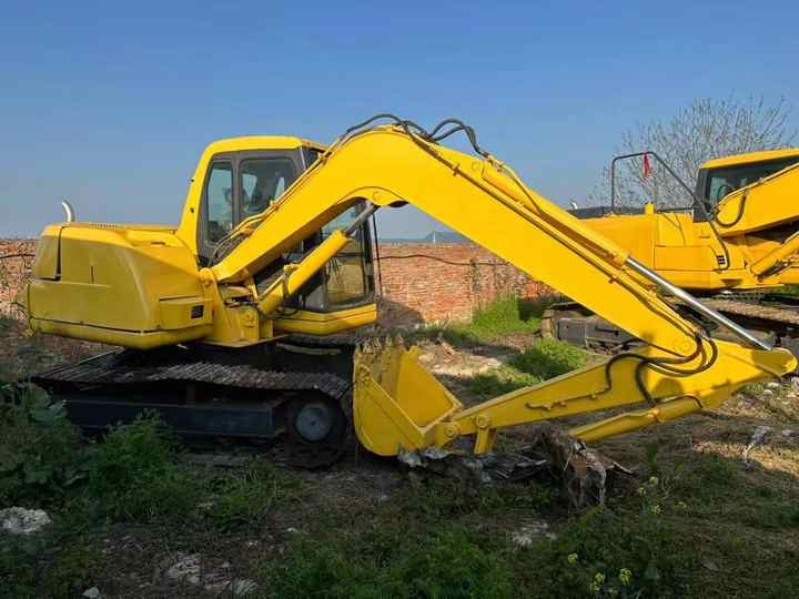 Cheap Used Komatsu PC60-7 Crawler Excavator with High Efficiency Used Heavy Machinery Komatsu P60-7 Digger Cheap for Sale - Lánctalpas kotró: 5 kép. Cheap Used Komatsu PC60-7 Crawler Excavator with High Efficiency Used Heavy Machinery Komatsu P60-7 Digger Cheap for Sale - Lánctalpas kotró: 5 kép.