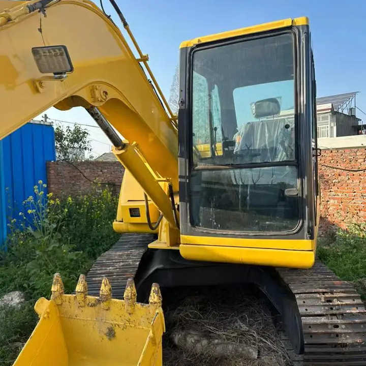 Cheap Used Komatsu PC60-7 Crawler Excavator with High Efficiency Used Heavy Machinery Komatsu P60-7 Digger Cheap for Sale - Lánctalpas kotró: 2 kép. Cheap Used Komatsu PC60-7 Crawler Excavator with High Efficiency Used Heavy Machinery Komatsu P60-7 Digger Cheap for Sale - Lánctalpas kotró: 2 kép.