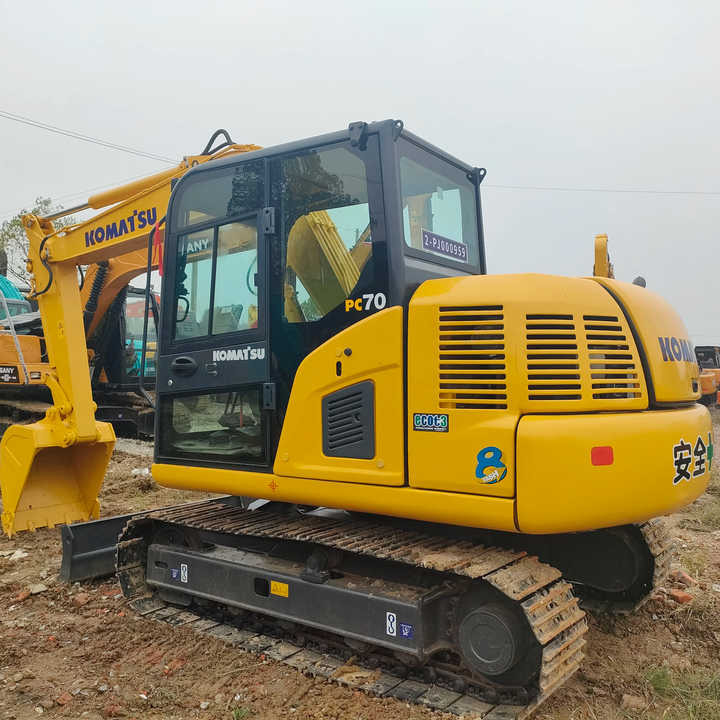 Cheap Used Komatsu PC70-8 Crawler Excavator with High Efficiency Used Heavy Machinery Komatsu PC70-8 Digger Cheap for Sale - Lánctalpas kotró: 2 kép. Cheap Used Komatsu PC70-8 Crawler Excavator with High Efficiency Used Heavy Machinery Komatsu PC70-8 Digger Cheap for Sale - Lánctalpas kotró: 2 kép.