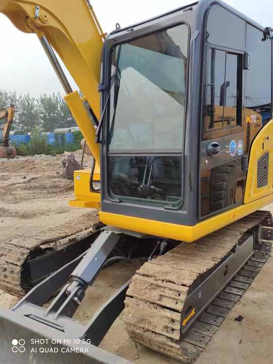 Cheap Used Komatsu PC70 Crawler Excavator with High Efficiency Used Heavy Machinery Komatsu P70 Digger Cheap for Sale - Lánctalpas kotró: 2 kép. Cheap Used Komatsu PC70 Crawler Excavator with High Efficiency Used Heavy Machinery Komatsu P70 Digger Cheap for Sale - Lánctalpas kotró: 2 kép.