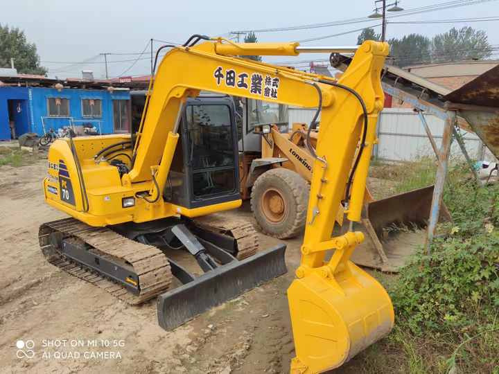 Cheap Used Komatsu PC70 Crawler Excavator with High Efficiency Used Heavy Machinery Komatsu P70 Digger Cheap for Sale - Lánctalpas kotró: 3 kép. Cheap Used Komatsu PC70 Crawler Excavator with High Efficiency Used Heavy Machinery Komatsu P70 Digger Cheap for Sale - Lánctalpas kotró: 3 kép.