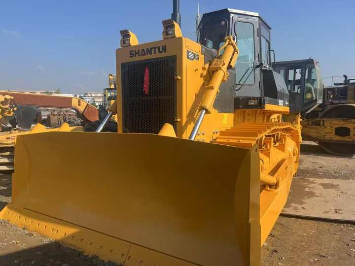 China Famous Brand Used Shantui SD22 Crawler Bulldozer Low Price Running Working Condition for Sale SD16/SD22/SD32 in Stock - Buldózer: 5 kép. China Famous Brand Used Shantui SD22 Crawler Bulldozer Low Price Running Working Condition for Sale SD16/SD22/SD32 in Stock - Buldózer: 5 kép.