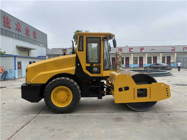 China Made Small Size Road Roller , Brand New Roller , New Compactor Machines - Úthenger: 4 kép. China Made Small Size Road Roller , Brand New Roller , New Compactor Machines - Úthenger: 4 kép.