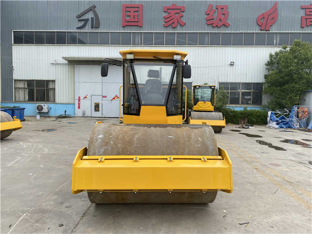 China Made Small Size Road Roller , Brand New Roller , New Compactor Machines - Úthenger: 2 kép. China Made Small Size Road Roller , Brand New Roller , New Compactor Machines - Úthenger: 2 kép.