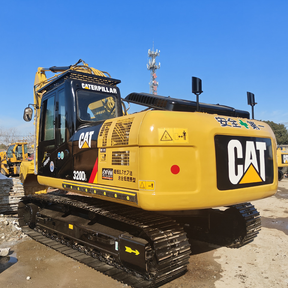 EXCAVATOR Used Cat Excavator Japan 20 Tons Digger Machinery Caterpillar CAT 320D for Sale Cat - Lánctalpas kotró: 4 kép. EXCAVATOR Used Cat Excavator Japan 20 Tons Digger Machinery Caterpillar CAT 320D for Sale Cat - Lánctalpas kotró: 4 kép.