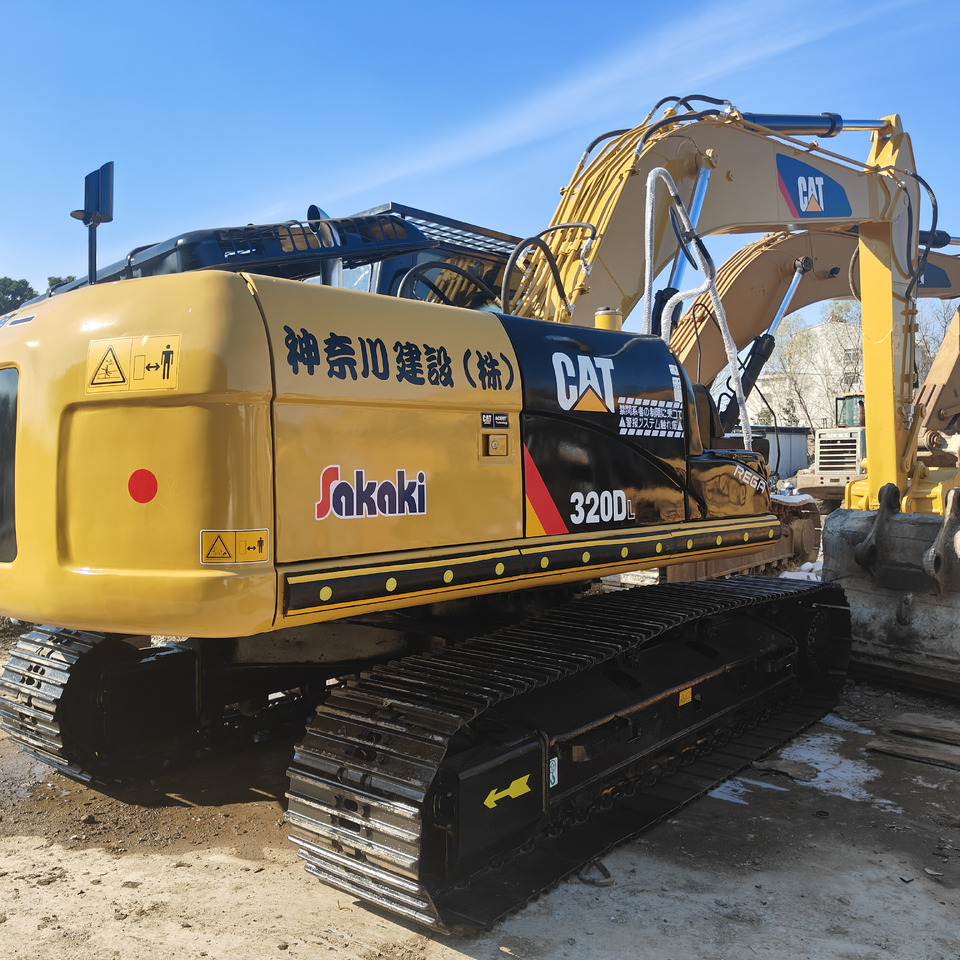 EXCAVATOR Used Cat Excavator Japan 20 Tons Digger Machinery Caterpillar CAT 320D for Sale Cat - Lánctalpas kotró: 3 kép. EXCAVATOR Used Cat Excavator Japan 20 Tons Digger Machinery Caterpillar CAT 320D for Sale Cat - Lánctalpas kotró: 3 kép.