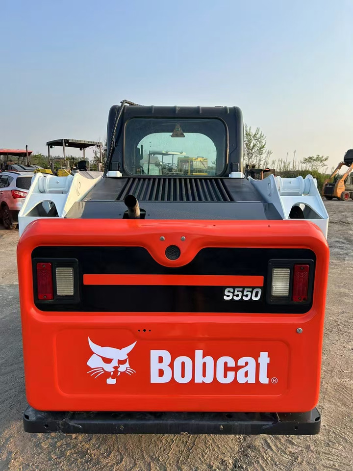 BOBCAT High Performance Low Hours Excellent Condition Reliable Second Hand Bobcat S550 Skid Steer Loader in Stock for Sale - Építőipari gépek: 4 kép. BOBCAT High Performance Low Hours Excellent Condition Reliable Second Hand Bobcat S550 Skid Steer Loader in Stock for Sale - Építőipari gépek: 4 kép.