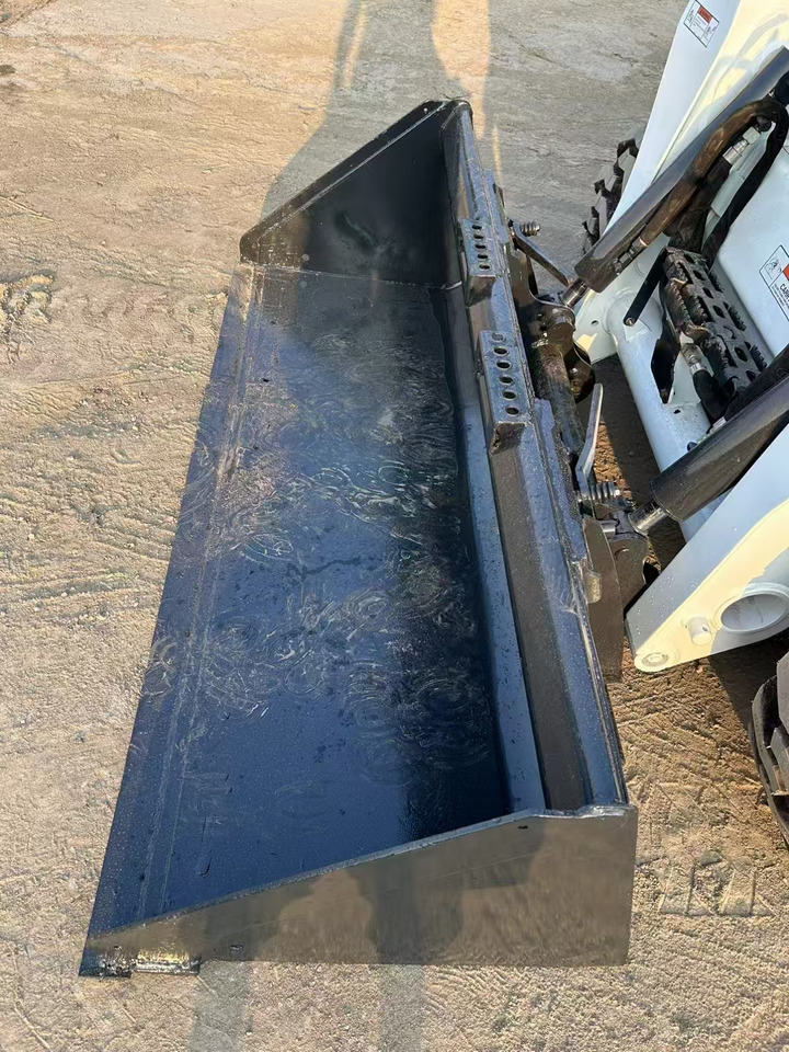 BOBCAT High Performance Low Hours Excellent Condition Reliable Second Hand Bobcat S550 Skid Steer Loader in Stock for Sale - Építőipari gépek: 5 kép. BOBCAT High Performance Low Hours Excellent Condition Reliable Second Hand Bobcat S550 Skid Steer Loader in Stock for Sale - Építőipari gépek: 5 kép.