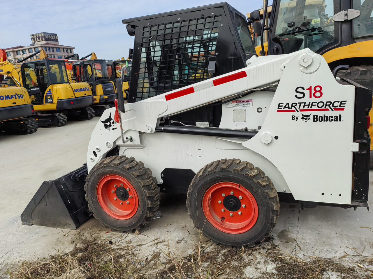 BOBCAT used second-hand good condition Bobcat S18 - Építőipari gépek: 4 kép. BOBCAT used second-hand good condition Bobcat S18 - Építőipari gépek: 4 kép.
