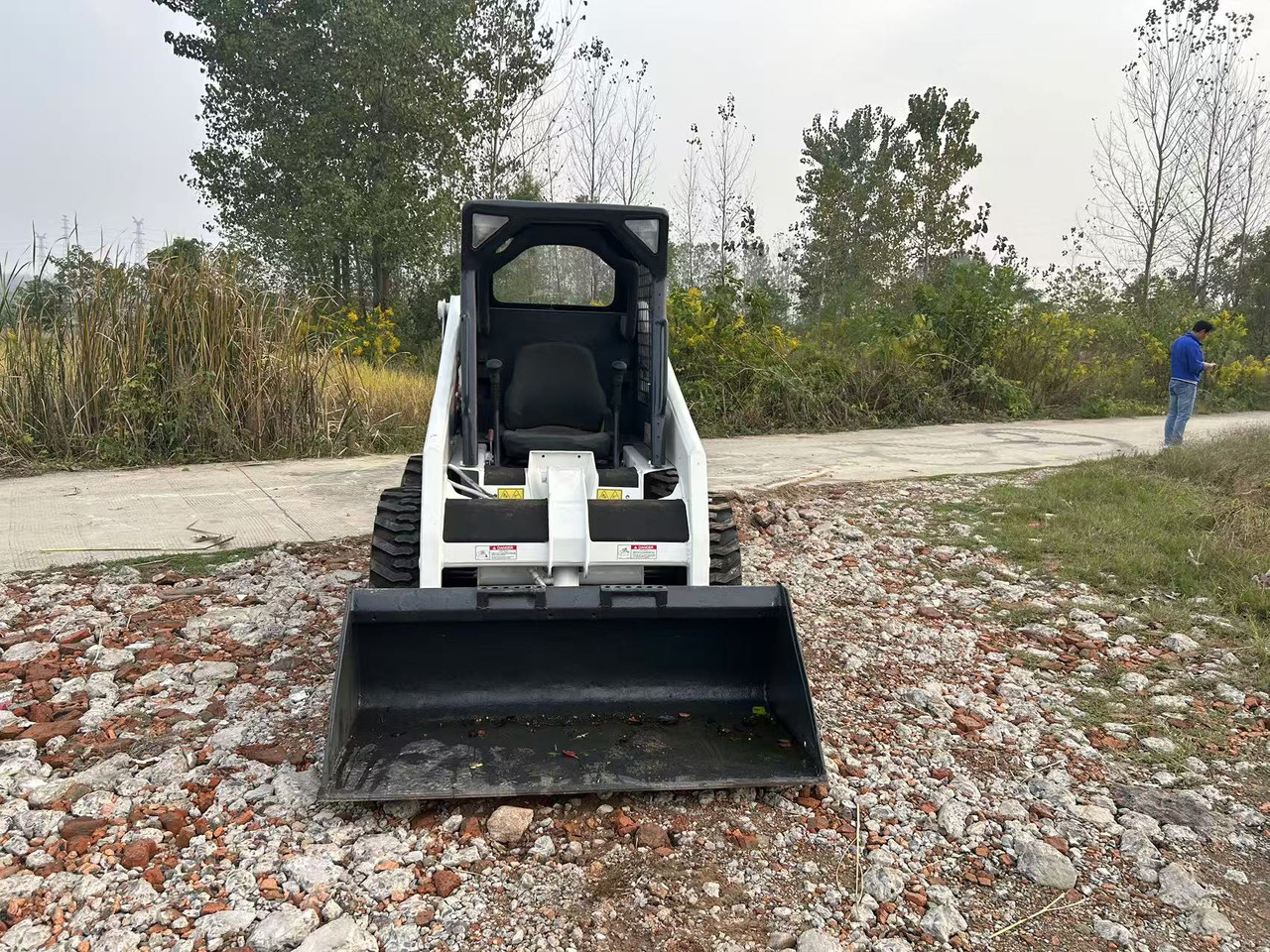 BOBCAT used skidsteer Bobcat S130 - Építőipari gépek: 2 kép. BOBCAT used skidsteer Bobcat S130 - Építőipari gépek: 2 kép.