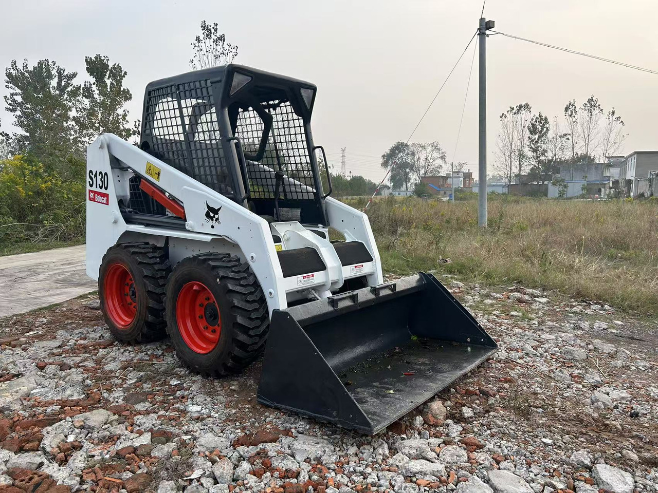 BOBCAT used skidsteer Bobcat S130 - Építőipari gépek: 3 kép. BOBCAT used skidsteer Bobcat S130 - Építőipari gépek: 3 kép.