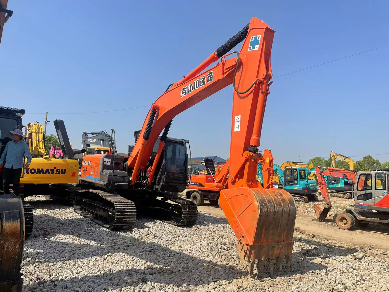 CRAWLER EXCAVATOR Used Hitachi ZX200-3G Excavator for Sale - Low Hours, Full Documentation, 2-Year Warranty - Építőipari gépek: 3 kép. CRAWLER EXCAVATOR Used Hitachi ZX200-3G Excavator for Sale - Low Hours, Full Documentation, 2-Year Warranty - Építőipari gépek: 3 kép.