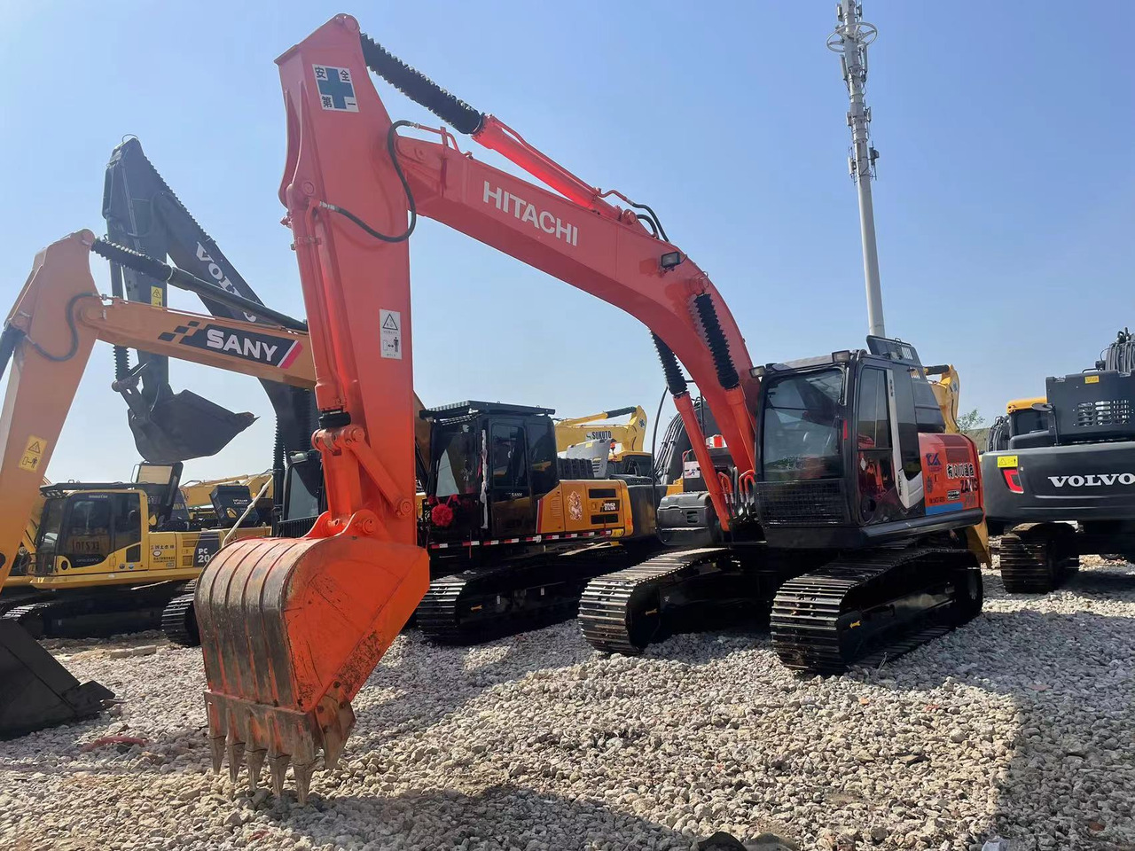 CRAWLER EXCAVATOR Used Hitachi ZX200-3G Excavator for Sale - Low Hours, Full Documentation, 2-Year Warranty - Építőipari gépek: 2 kép. CRAWLER EXCAVATOR Used Hitachi ZX200-3G Excavator for Sale - Low Hours, Full Documentation, 2-Year Warranty - Építőipari gépek: 2 kép.