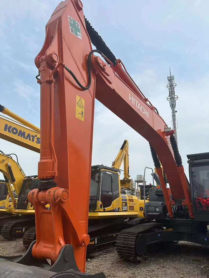 HITACHI Used Excavator EX240-3G second-hand - Építőipari gépek: 3 kép. HITACHI Used Excavator EX240-3G second-hand - Építőipari gépek: 3 kép.