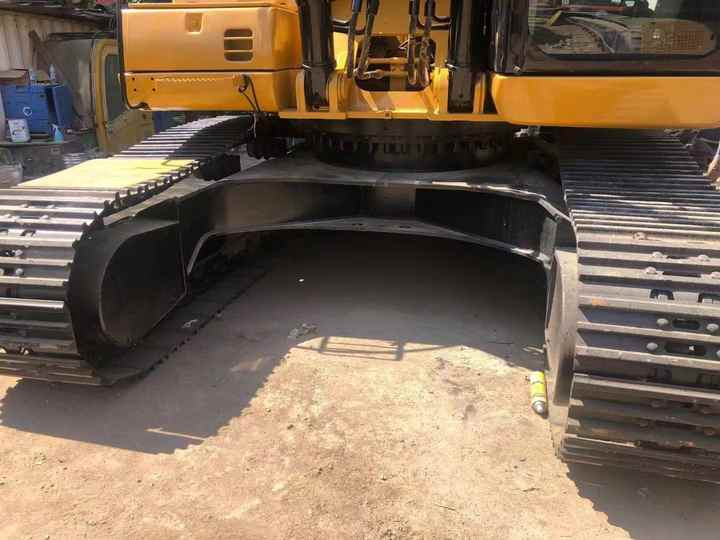 Good Condition Used CAT Excavator Japan 330D Original Used Excavator Cat 330D in Stock - Lánctalpas kotró: 4 kép. Good Condition Used CAT Excavator Japan 330D Original Used Excavator Cat 330D in Stock - Lánctalpas kotró: 4 kép.