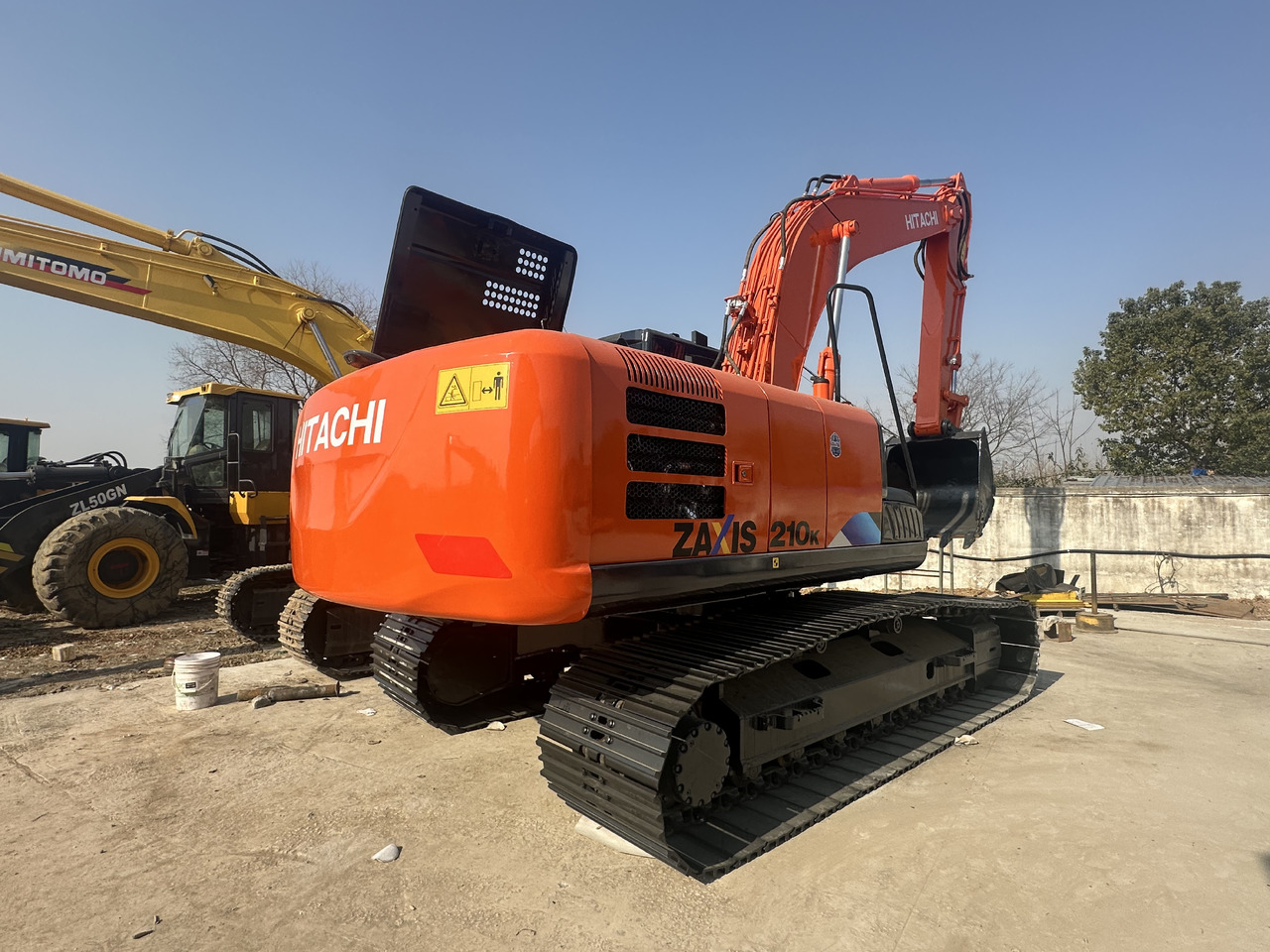 HITACHI Used Excavator ZX210-5G High Quality - Lánctalpas kotró: 2 kép. HITACHI Used Excavator ZX210-5G High Quality - Lánctalpas kotró: 2 kép.