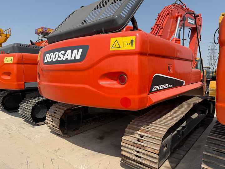 Heavy-Duty Doosan DX225LC-9C Excavator for Mining & Construction - Well-Maintained, Warranty Included - Lánctalpas kotró: 4 kép. Heavy-Duty Doosan DX225LC-9C Excavator for Mining & Construction - Well-Maintained, Warranty Included - Lánctalpas kotró: 4 kép.
