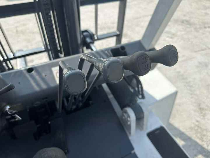 High Quality TCM 7 Ton with Hydraulic Distance Adjustment Used Forklift in Stock Used tcm Forklift 7 Ton Used tcm Fd70 Forklift - Villás targonca: 4 kép. High Quality TCM 7 Ton with Hydraulic Distance Adjustment Used Forklift in Stock Used tcm Forklift 7 Ton Used tcm Fd70 Forklift - Villás targonca: 4 kép.