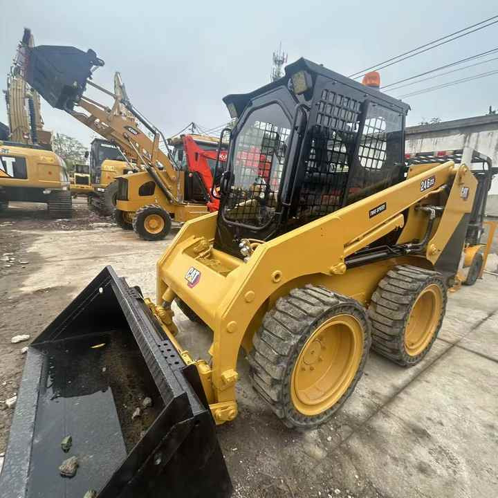 High Quality Used Cat 246D3 Excavator with Low Working Hours and Best Price Used Cat 246D3 Machine with Cheap Price for Sale - Mini homlokrakodó: 4 kép. High Quality Used Cat 246D3 Excavator with Low Working Hours and Best Price Used Cat 246D3 Machine with Cheap Price for Sale - Mini homlokrakodó: 4 kép.