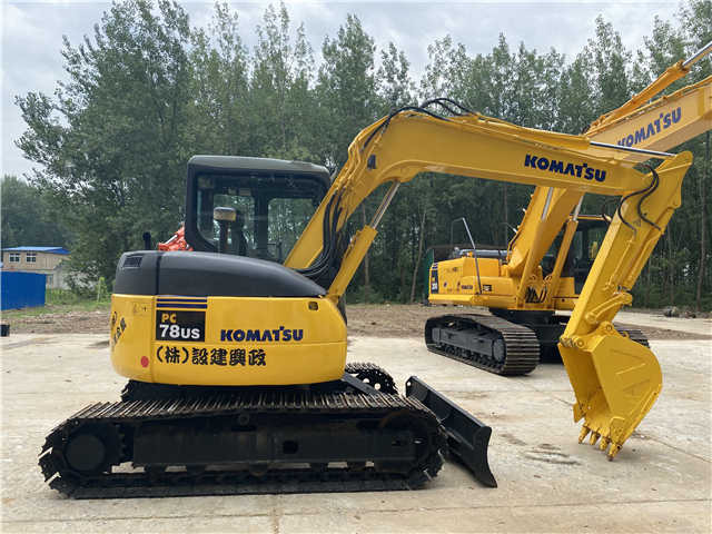 High Quality Used Crawler Excavator komatsu Pc78 Pc128 Pc138 Pc200-8 Pc220-8 Pc240-8 Excavator - Kotrógép: 3 kép. High Quality Used Crawler Excavator komatsu Pc78 Pc128 Pc138 Pc200-8 Pc220-8 Pc240-8 Excavator - Kotrógép: 3 kép.