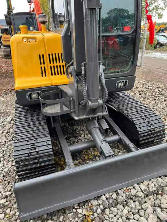 High Quality Used Volvo EC60D Excavator for Sale 6 Ton Compact Machine, Excellent Condition, Ready for Work! - Lánctalpas kotró: 5 kép. High Quality Used Volvo EC60D Excavator for Sale 6 Ton Compact Machine, Excellent Condition, Ready for Work! - Lánctalpas kotró: 5 kép.