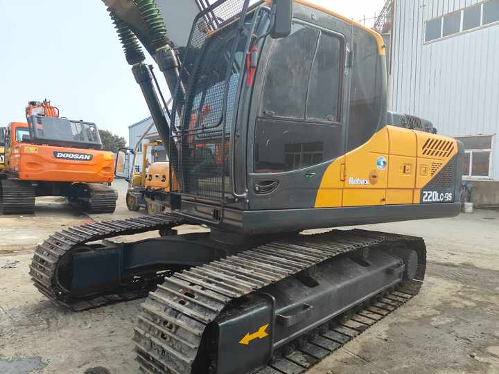 Hyundai 220LC-9S Used Excavator for Mining & Construction | Price Negotiable, Global Shipping - Lánctalpas kotró: 2 kép. Hyundai 220LC-9S Used Excavator for Mining & Construction | Price Negotiable, Global Shipping - Lánctalpas kotró: 2 kép.