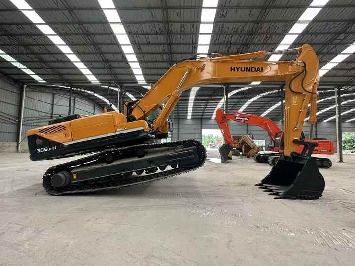 Hyundai Digger 305-9vs Second Hand Korea Made High Performance Machine Hyundai Excavator for Sale - Lánctalpas kotró: 4 kép. Hyundai Digger 305-9vs Second Hand Korea Made High Performance Machine Hyundai Excavator for Sale - Lánctalpas kotró: 4 kép.