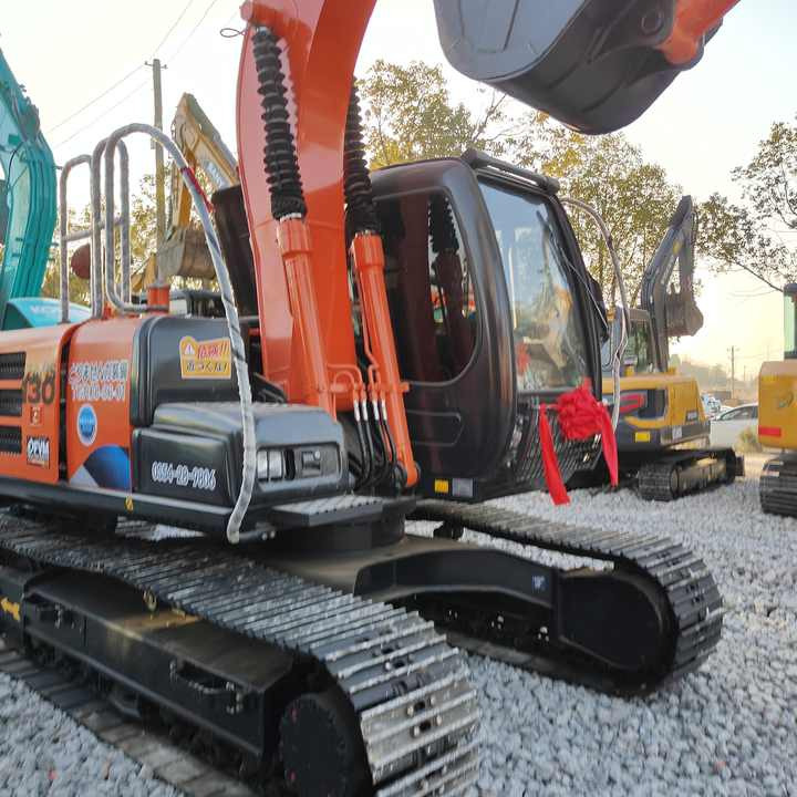 Japan Original Hitachi ZX130 Crawler Excavator Perfect for Various Projects Available Used Excavators for Sale - Lánctalpas kotró: 1 kép. Japan Original Hitachi ZX130 Crawler Excavator Perfect for Various Projects Available Used Excavators for Sale - Lánctalpas kotró: 1 kép.