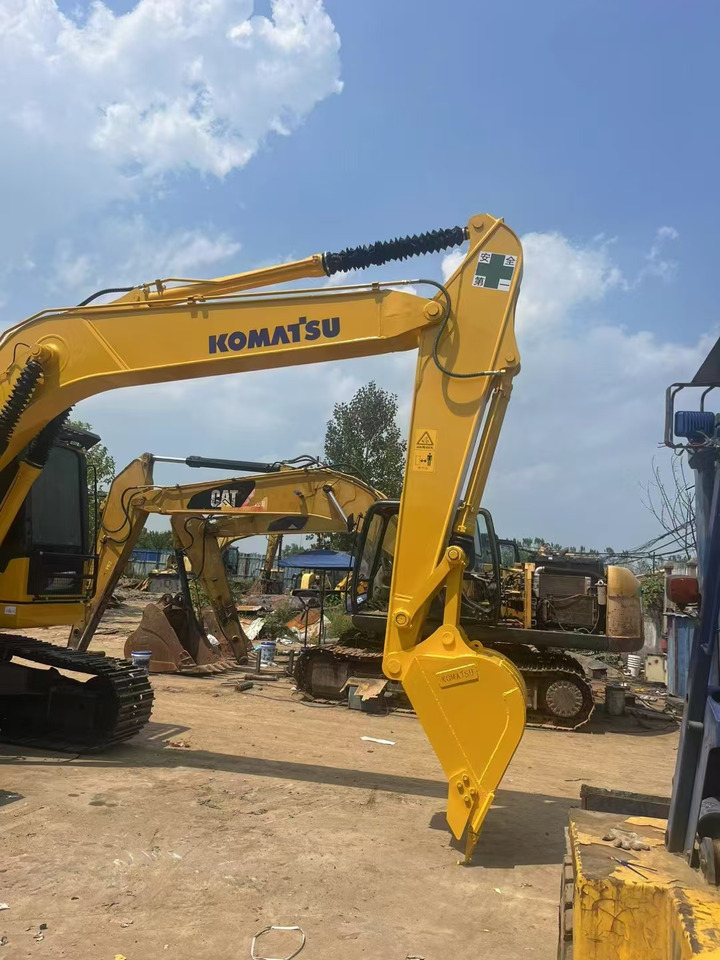 KOMATSU Used Second-hand Hotsale Excavator PC160 - Lánctalpas kotró: 4 kép. KOMATSU Used Second-hand Hotsale Excavator PC160 - Lánctalpas kotró: 4 kép.