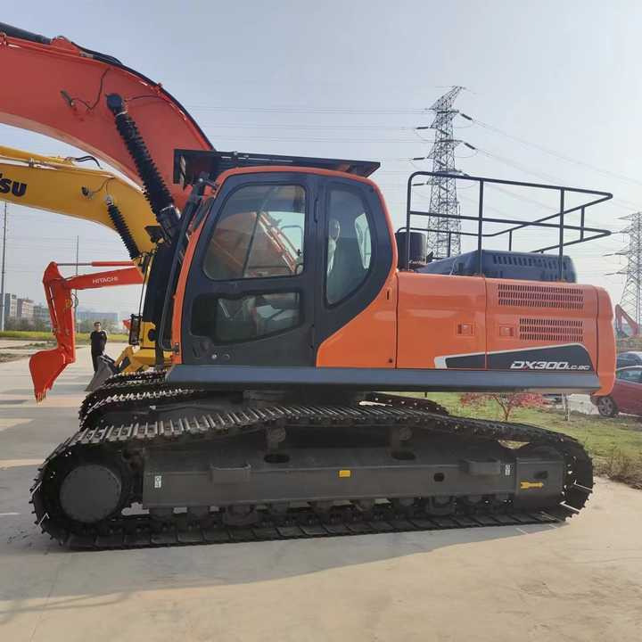 Korea Made Doosan Digger Dx300lc Doosan Used Machinery Excavator , Doosan Dx220 Dx300 Dx200 - Kotrógép: 1 kép. Korea Made Doosan Digger Dx300lc Doosan Used Machinery Excavator , Doosan Dx220 Dx300 Dx200 - Kotrógép: 1 kép.