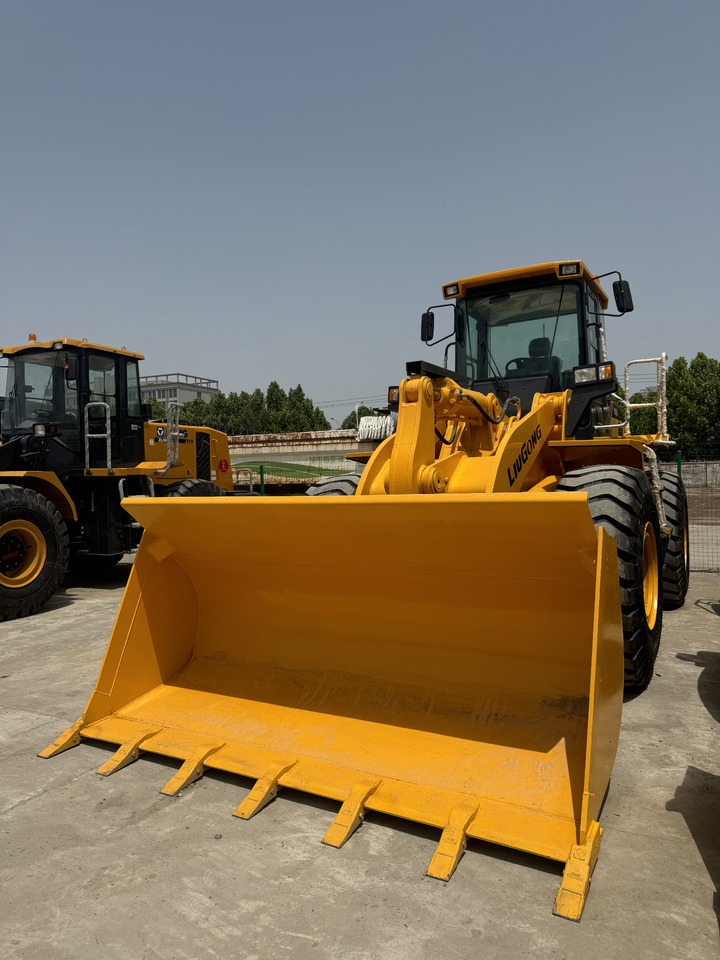 LIUGONG Used LIUGONG LOADER 856 Second-hand - Gumikerekes homlokrakodó: 3 kép. LIUGONG Used LIUGONG LOADER 856 Second-hand - Gumikerekes homlokrakodó: 3 kép.