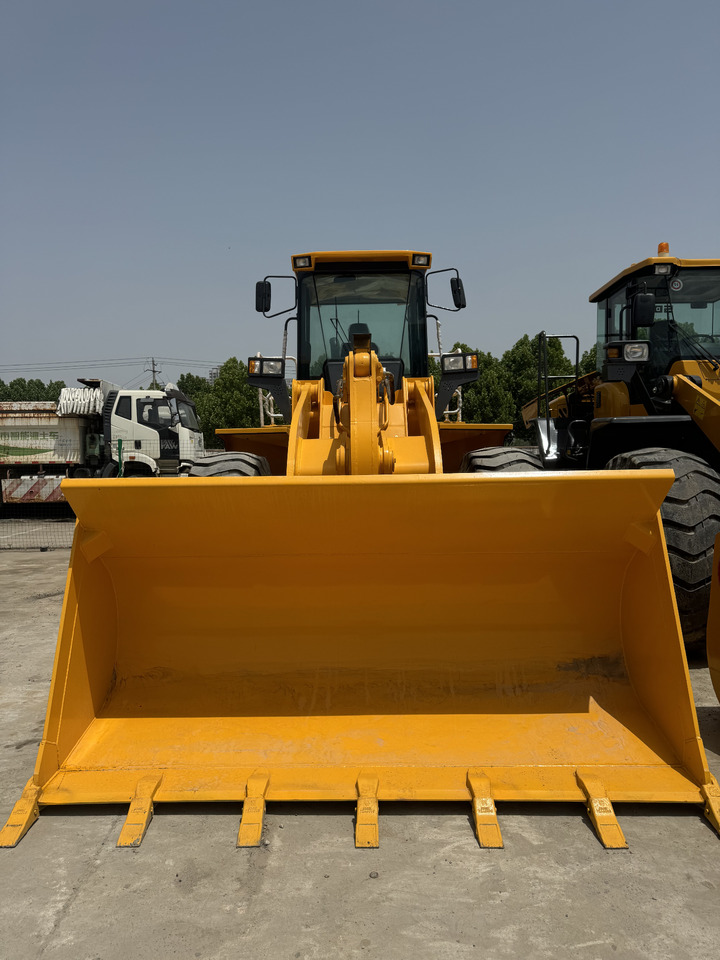 LIUGONG Used LIUGONG LOADER 856 Second-hand - Gumikerekes homlokrakodó: 2 kép. LIUGONG Used LIUGONG LOADER 856 Second-hand - Gumikerekes homlokrakodó: 2 kép.