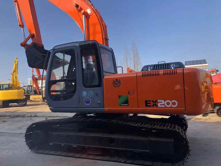 Original Japan Hitachi ZX200 Excavator Hitachi Excavator in Low Price for Hot Sale - Lánctalpas kotró: 4 kép. Original Japan Hitachi ZX200 Excavator Hitachi Excavator in Low Price for Hot Sale - Lánctalpas kotró: 4 kép.