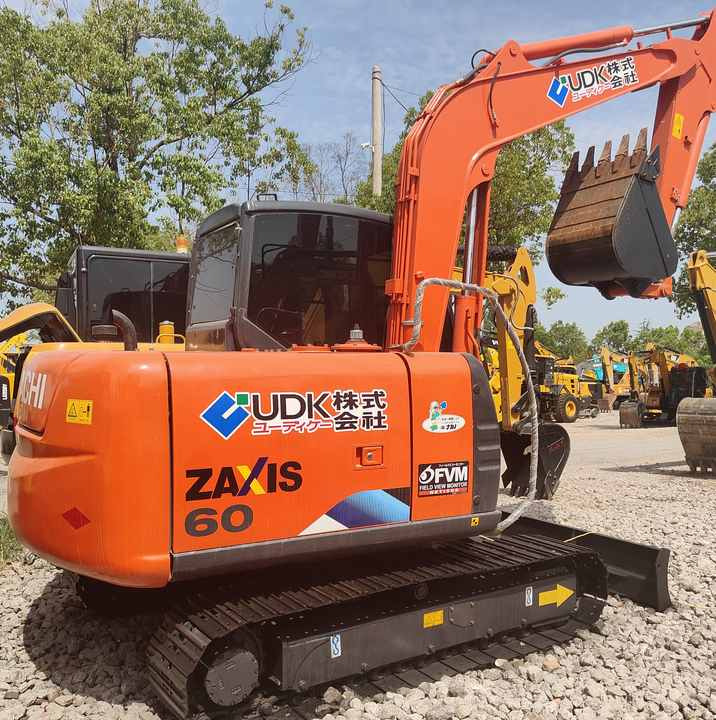 Original Japan Hitachi ZX60 Excavator Hitachi Excavator in Low Price for Hot Sale - Lánctalpas kotró: 1 kép. Original Japan Hitachi ZX60 Excavator Hitachi Excavator in Low Price for Hot Sale - Lánctalpas kotró: 1 kép.