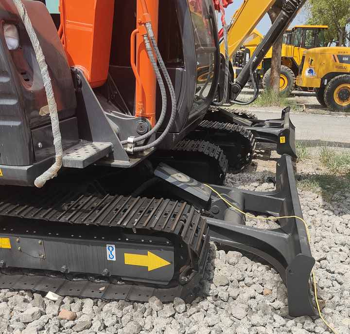 Original Japan Hitachi ZX60 Excavator Hitachi Excavator in Low Price for Hot Sale - Lánctalpas kotró: 5 kép. Original Japan Hitachi ZX60 Excavator Hitachi Excavator in Low Price for Hot Sale - Lánctalpas kotró: 5 kép.